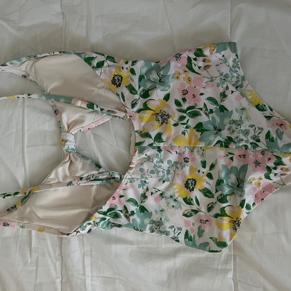 H&M Cut-out Swimsuit - Picture 5 of 6